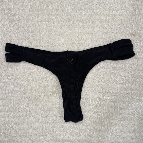 BoutineLA Dual Strap Bottom - Picture 2 of 2